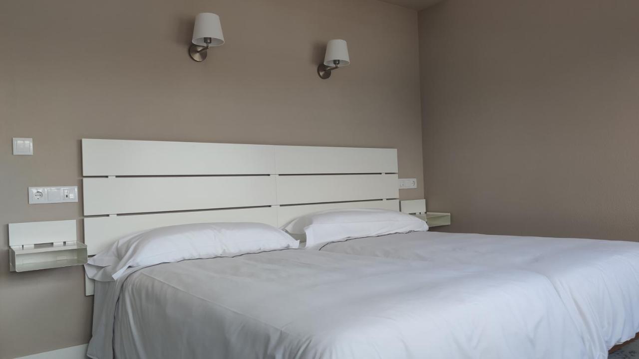 Hotel Roman Naveces ภายนอก รูปภาพ