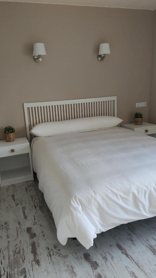 Hotel Roman Naveces ภายนอก รูปภาพ