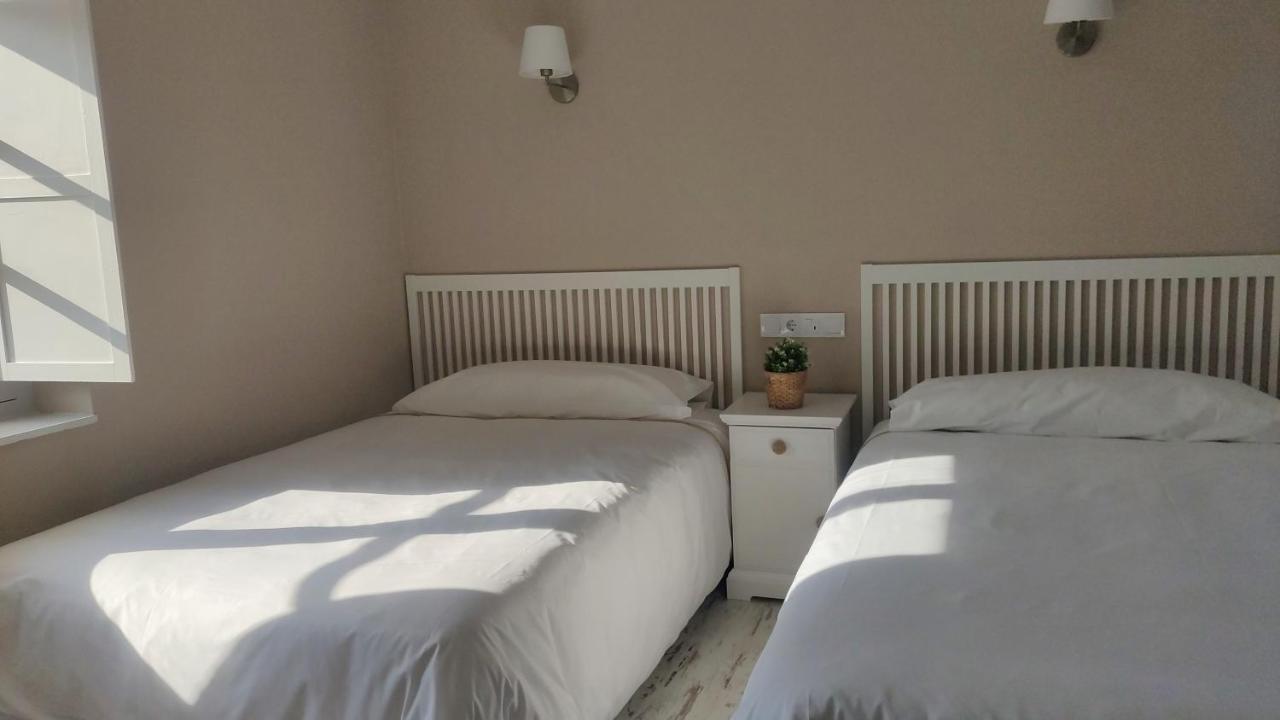 Hotel Roman Naveces ภายนอก รูปภาพ